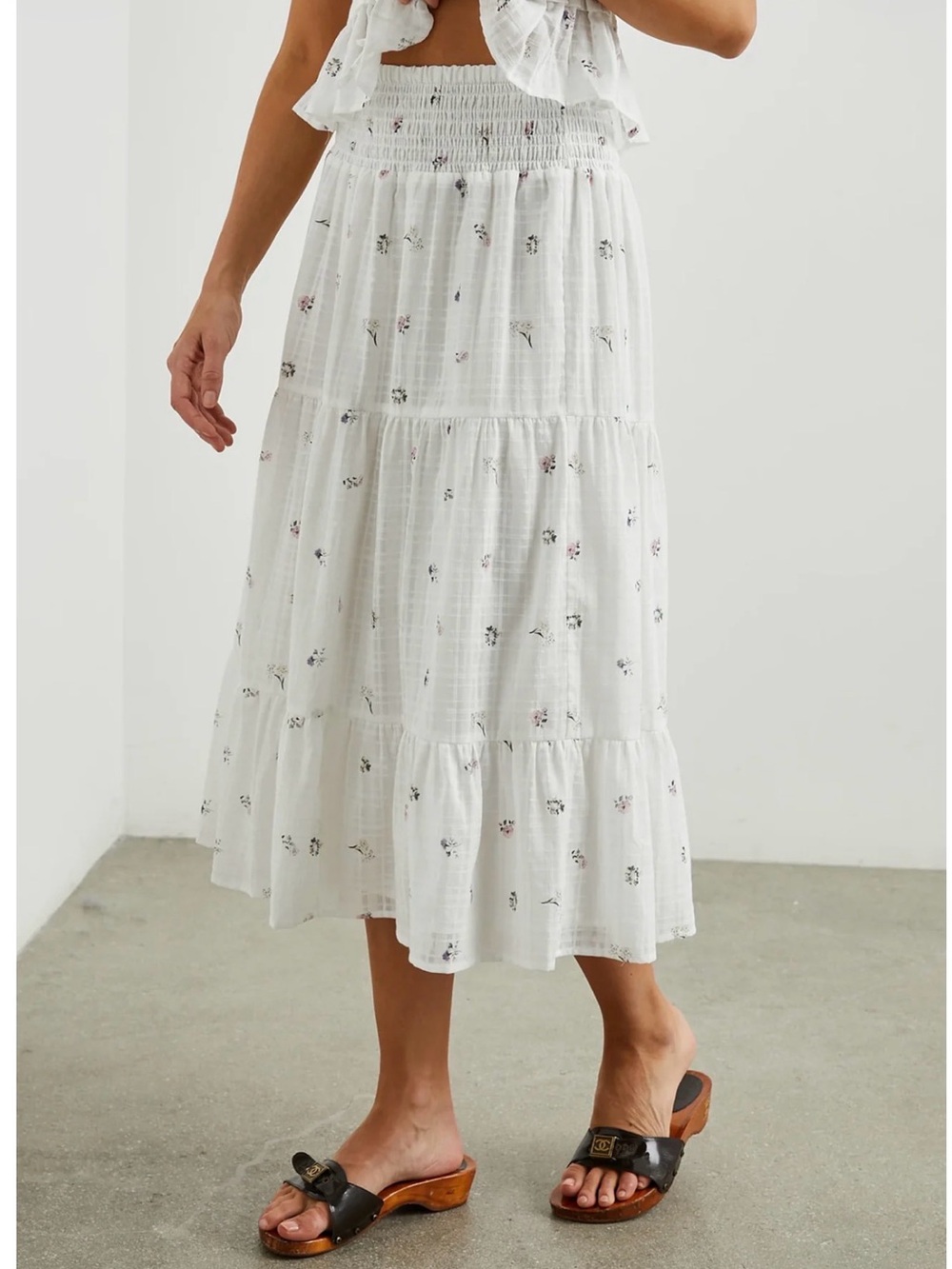 Rails “Edina” White Tiered Midi Skirt with Delicate Floral Print